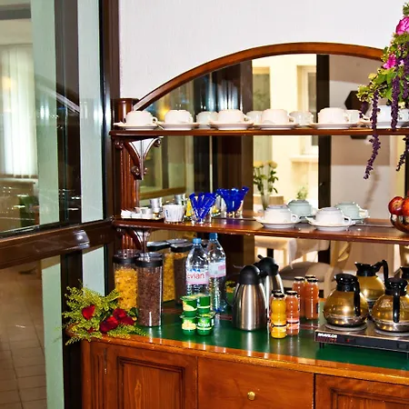 Hotell Du Mont Dore Batignolles Paris