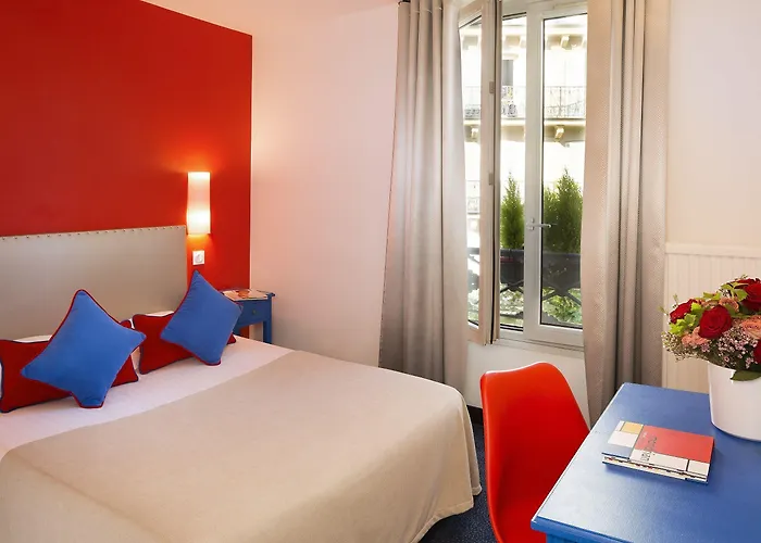 Hotel Du Mont Dore Batignolles 3*