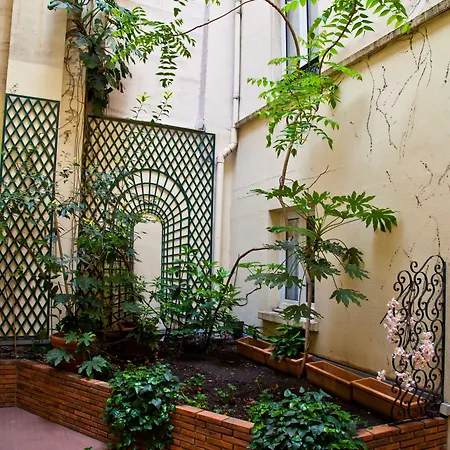 Du Mont Dore Batignolles 3* París