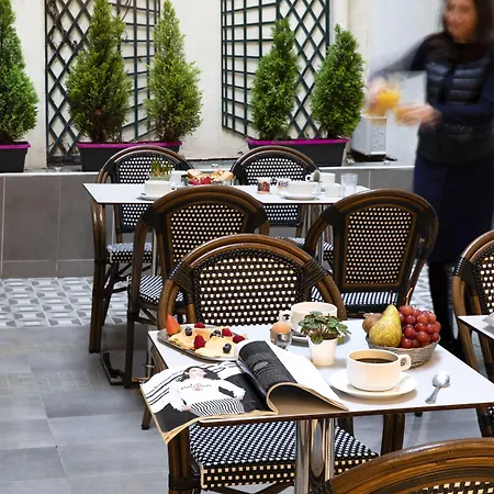 Hotel Du Mont Dore Batignolles 3*