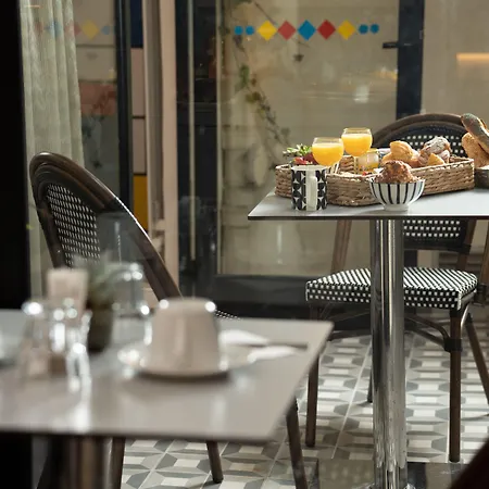 Hotel Du Mont Dore Batignolles 3*