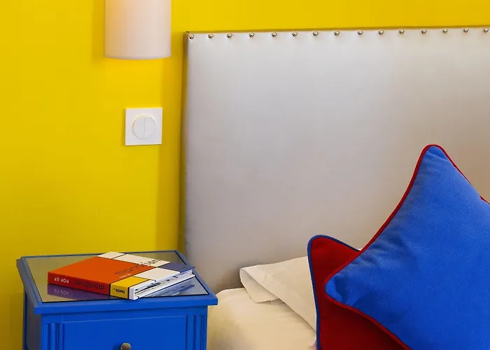 Hotel Du Mont Dore Batignolles Paris