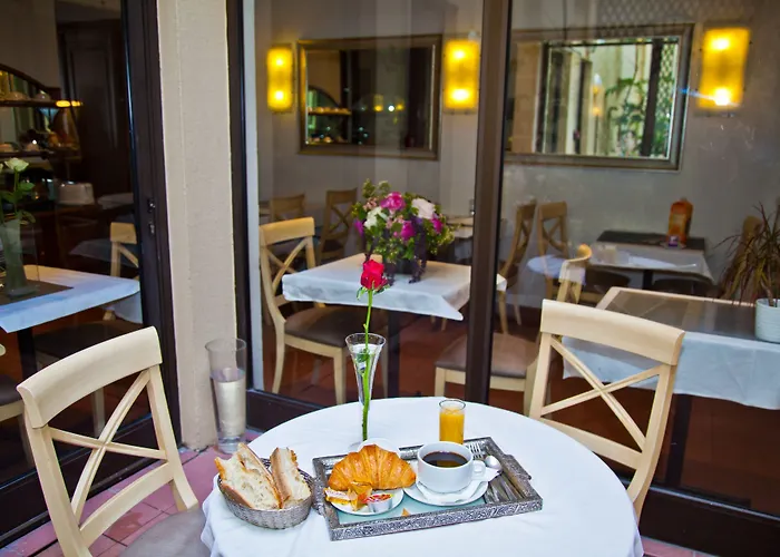 Hotel Du Mont Dore Batignolles 3*