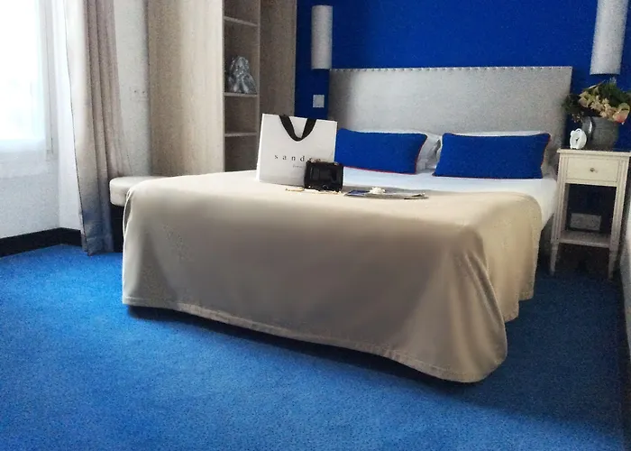 Du Mont Dore Batignolles Hotel